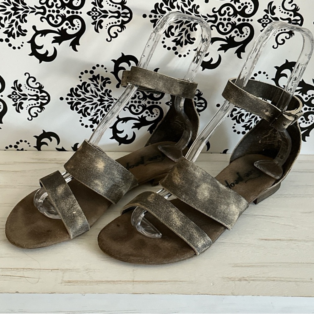 Free people Gladiator Sandals Size 40 US size 10 rustic distressed look